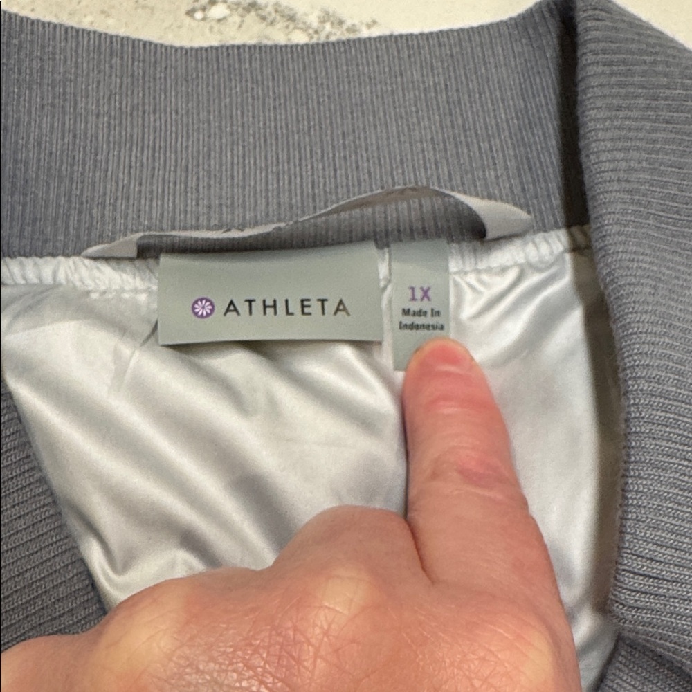 Athleta Silver Puffer Bomber Jacket Never Worn Sz1X - Picture 2 of 10